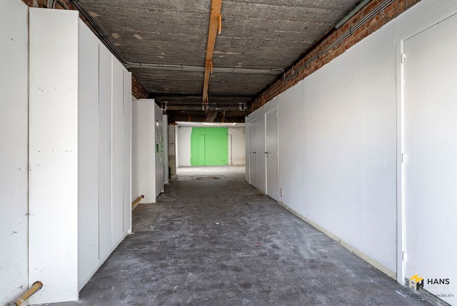 Handelsruimte te koop in BERCHEM