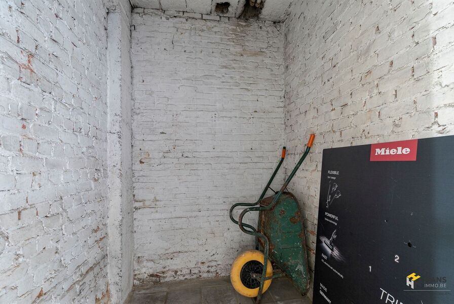 Handelsruimte te koop in BERCHEM