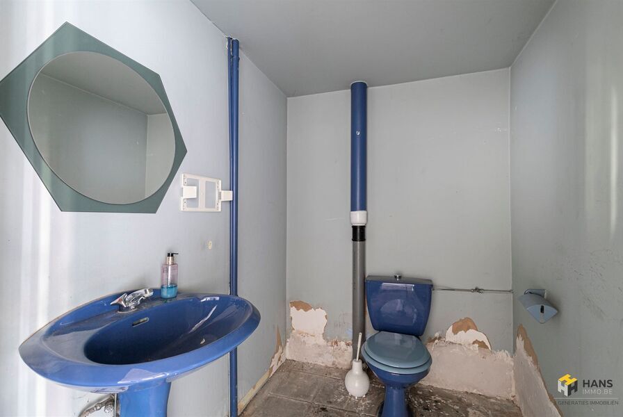 Handelsruimte te koop in BERCHEM