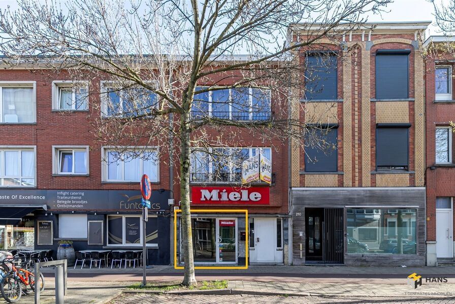 Handelsruimte te koop in BERCHEM