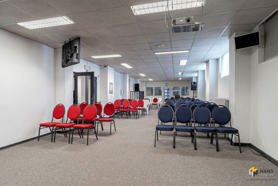 Opbrengsteigendom te koop in DEURNE