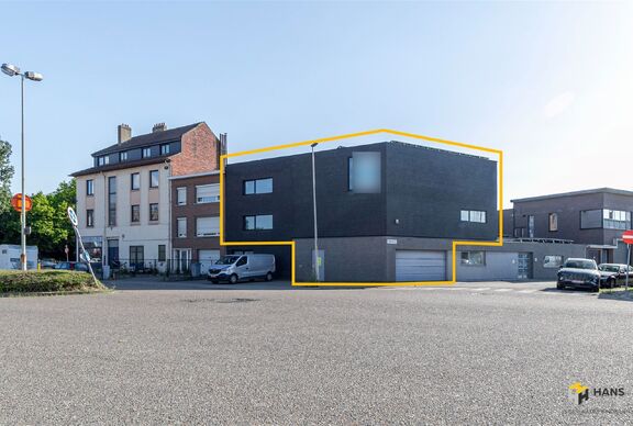 Gebouw (burelen) te koop in DEURNE