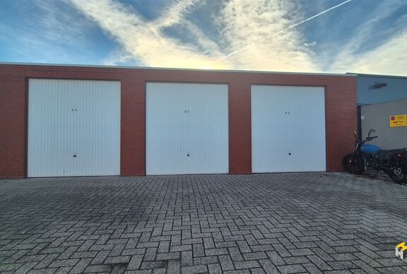 Parking / Garagebox te koop in HOEVENEN